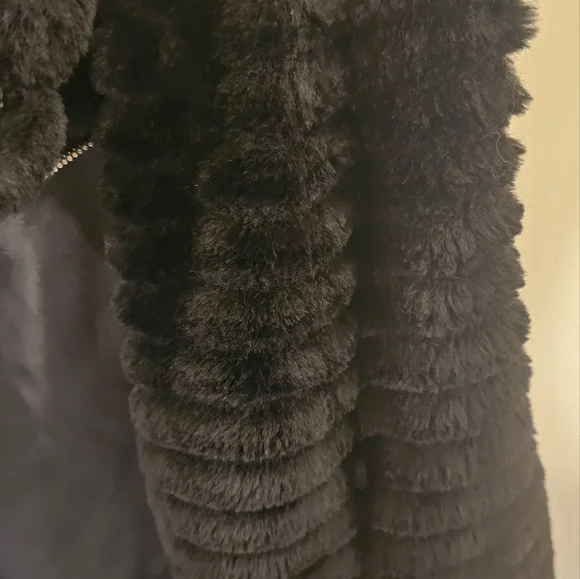 Calvin Vest - Picture 4 of 4